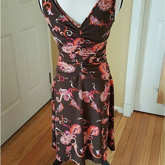 💥HOST PICK! 💥 PRINT SLEEVELESS RUCHED DRESS - Picture 4 of 6